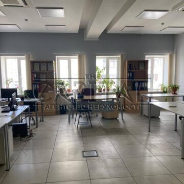 Продаж комерційної нерухомості по вул. Руденко Лариси, 420 м²