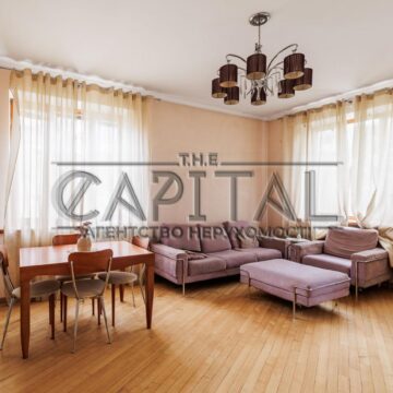 Продаж 4 кімн. квартири по вул. Трьохсвятительська 9