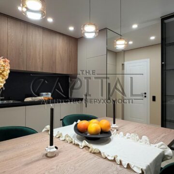 Продаж 2 кімн. квартири по вул. Максимовича Михайла 26Д