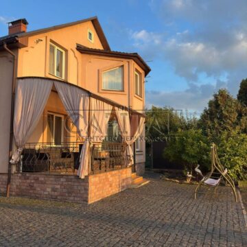 Оренда будинку 240м², 15 соток, Требухів