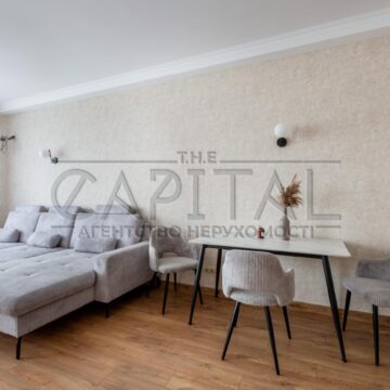 Продаж 2 кімн. квартири по вул. Дмитра Луценка 10