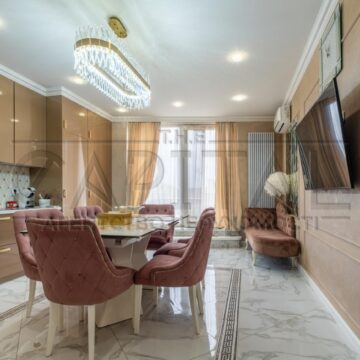 Продаж 4 кімн. квартири по вул. Ушакова Миколи 1
