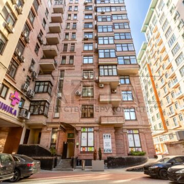 Commercial real estate for sale on Kruglouniversitytska Street, 412 m²