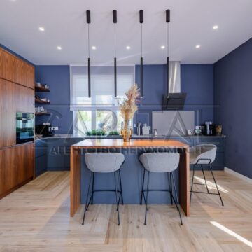 Оренда будинку 240м², 18 соток, Любимівка
