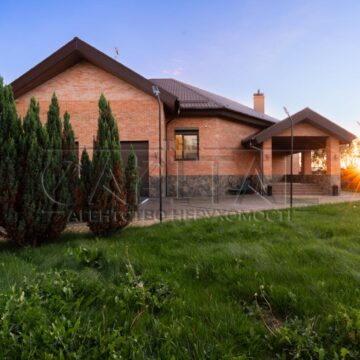 Оренда будинку 460м², 26 соток, Погреби