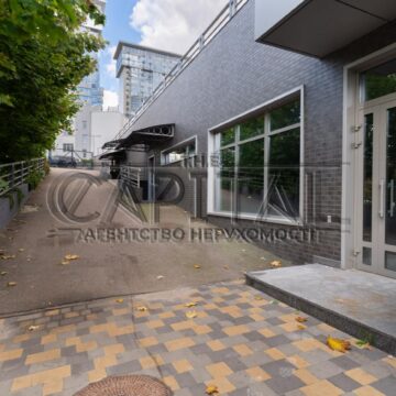 Продаж комерційної нерухомості по вул. Трускавецька, 212 м²