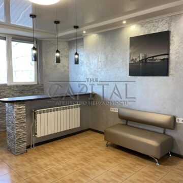 Продаж комерційної нерухомості по вул. Гетьмана Вадима, 90 м²